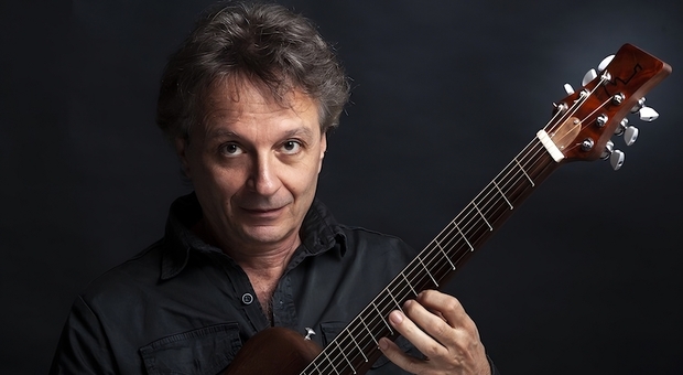 Il chitarrista e compositore musicale Marco Gesualdi