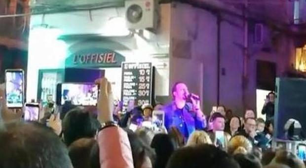 Napoli, show abusivo alla Pignasecca: «Il cantante Tony Colombo è fuggito con duemila euro»