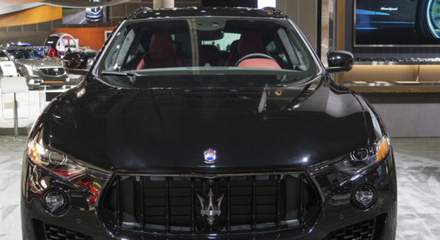 La Maserati Levante in allestimento Nerissimo esposta al salone di Los Angeles