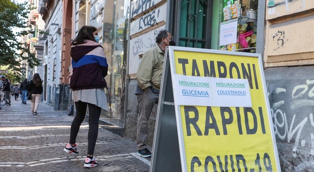 Green pass, il nodo del commercio: a Napoli ottomila operatori non vaccinati