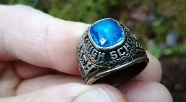 Un anello smarrito negli Stati Uniti ricompare 47 anni dopo in Finlandia