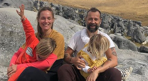 Fabio Volo, Johanna Maggy e i figli Gabriele e Sebastian (Instagram)