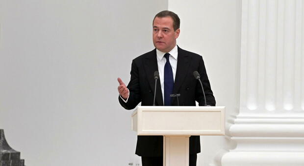 Medvedev contro Von der Leyen, Scholz e Truss: «Da vaccini a energia, meritano il Nobel»