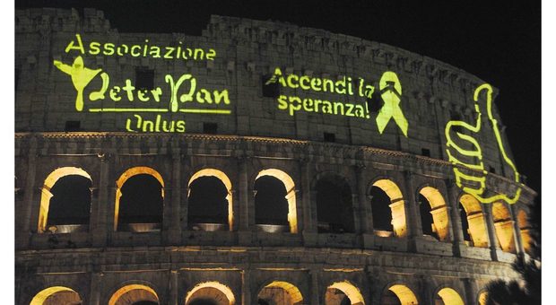 Colosseo illuminato e selfie solidali: l'associazione Peter Pan contro i tumori