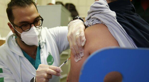 Vaccino Covid contro tutte le varianti: bene i primi test dell'Istituto superiore di sanità