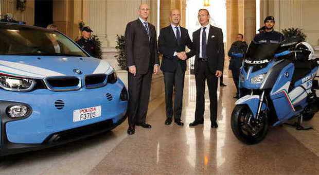 Il capo della Polizia, il ministro dell'Interno e l'ad di BMW Italia