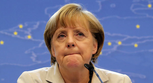 Germania, Merkel lascia la guida della Cdu ma resta cancelliera