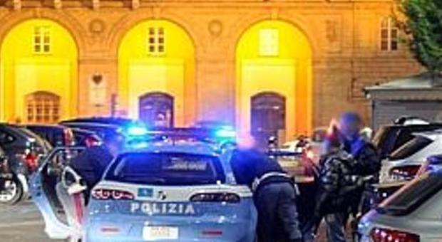 La polizia in piazza a Civitanova