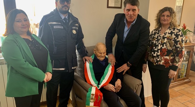Il sindaco di Paupisi festeggia i 105 anni di Carmine Fusco