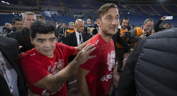 Diego Maradona e Francesco Totti