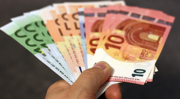 «La mia pensione è buona e c'è chi ha bisogno»: regala 10mila euro al Comune di Tarzo