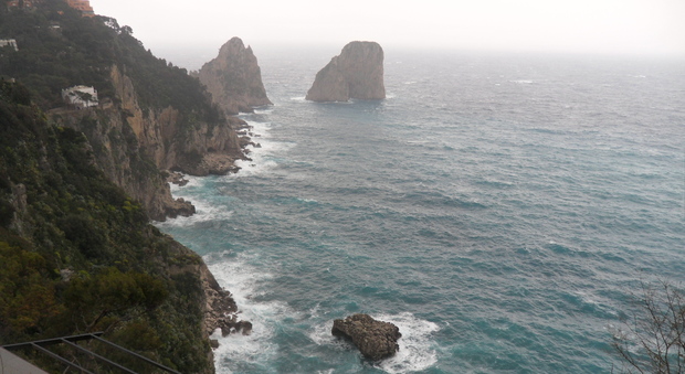 Mare agitato, collegamenti marittimi a singhiozzo per Capri