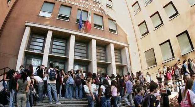 Scuola, la riforma di Renzi: 3 miliardi per assumere 148mila docenti entro il 2015