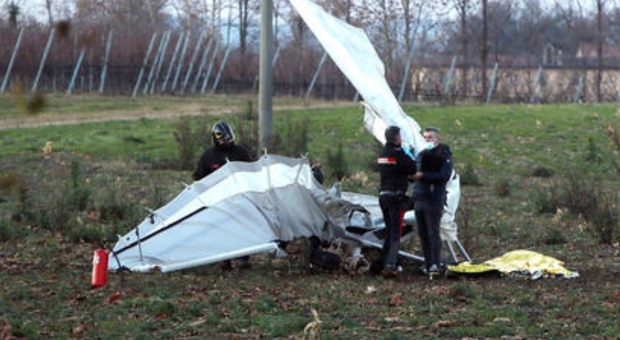 Precipita con il deltaplano: donna di 46 anni muore dopo una notte di agonia in ospedale