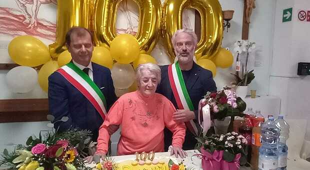 Nonna Antonia ha spento 100 candeline: festa con il sindaco nella casa di riposo