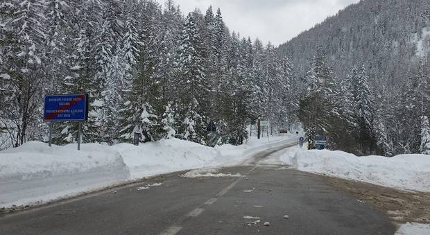 La strada è innevata fino al confine con l'Alto Adige, poi diventa pulita