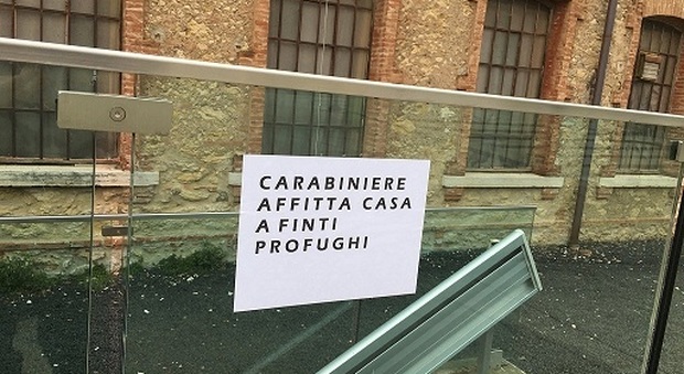 Volantino anonimo che attacca un carabiniere perché ha affittato un appartamento a dei profughi