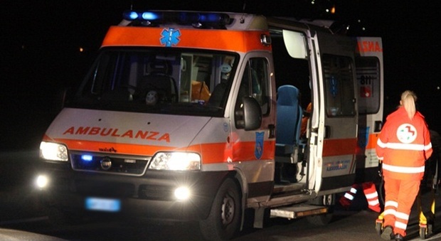Si schianta nella notte sulla statale Adriatica, motociclista di 53 anni trasportato all'ospedale regionale di Torrette