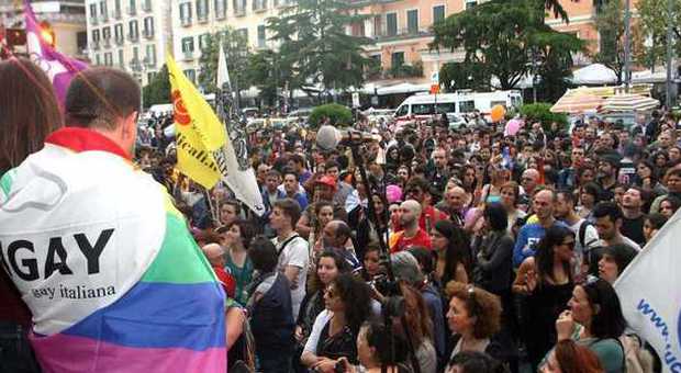 Orgoglio gay, l'anatema dei cattolici: il giorno del raduno a Salerno