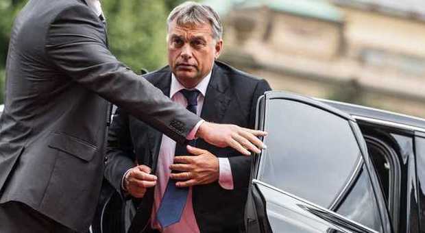 Ungheria, il muro anti-migranti non è finito: ​Orban caccia il ministro alla Difesa