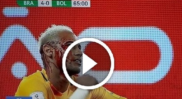 Neymar, tunnel e sombrero in Brasile-Bolivia, i difensori non gradiscono: gomitata al volto