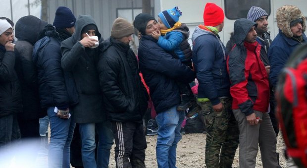Migranti, la Ue isola la Grecia: «Non fa il suo dovere»