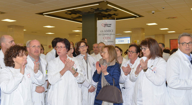 Il sit-in dei medici al San Bortolo di Vicenza a difesa di Oncologia sottoposta a sanzioni