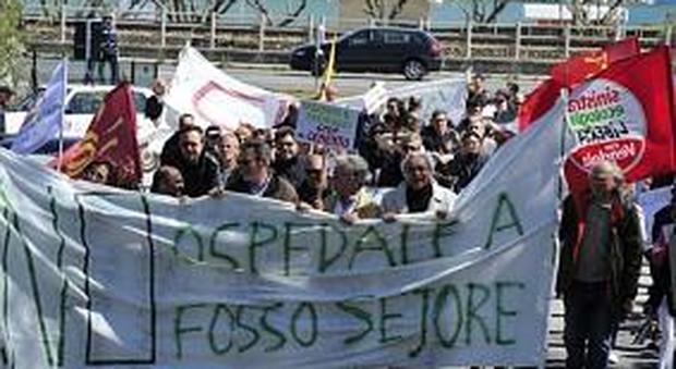 La manifestazione popolare e trasversale del 2012 contro la localizzazione a Fosso Sejore dell'ospedale unico