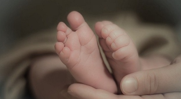 Roma, parto "a sorpresa": bimbo nasce in un quarto d'ora a casa dell'ostetrico