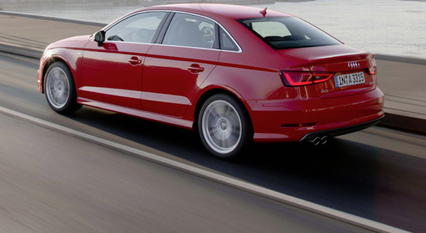 Tutta l'eleganza della nuova Audi A3 sedan durante la prova su strada in Ungheria