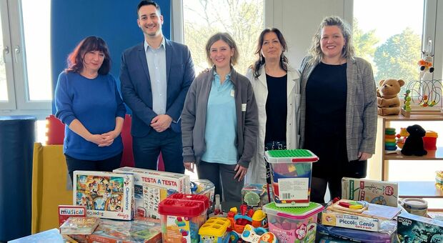 Narni, il M5S dona giocattoli per i bimbi del reparto di Neuropsichiatria infantile