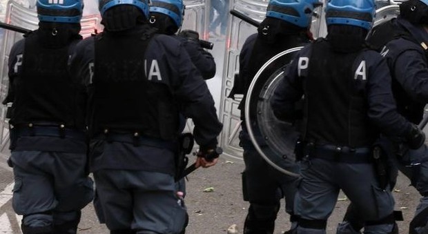 Atalanta-Fiorentina, scontri tra polizia e tifosi viola: 15 agenti contusi