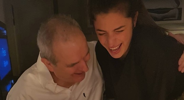 Lamberto Sposini sorride per i suoi 68 anni: Mentana pubblica la foto con la figlia Matilde