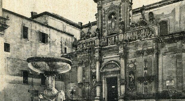 Piazza Duomo in una foto dei primi del Novecento