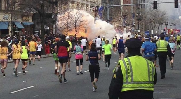 Si corre la maratona di Boston, 5 anni fa l'attentato con le bombe esplose all'arrivo