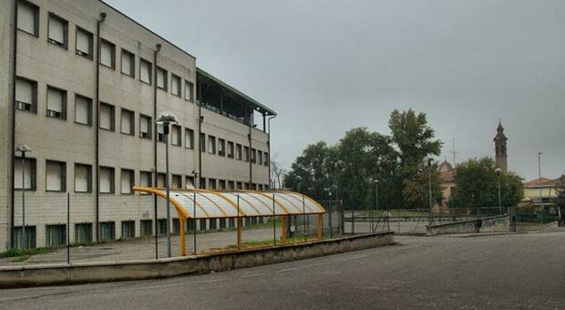 Liceo Made in Italy, solo un iscritto ma il preside fa partire la classe: «Gli altri alunni su base volontaria o li estrarremo a sorte»