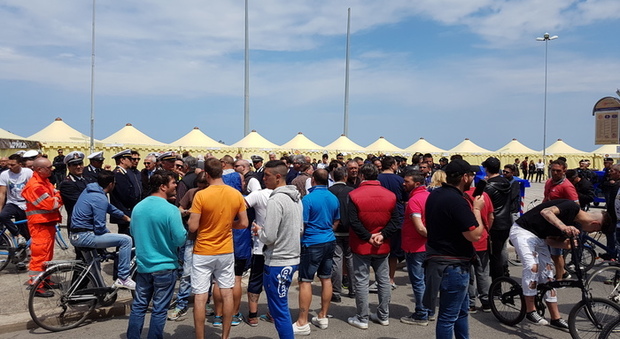 Rivolta venditori abusivi: minacce al sindaco di Bari