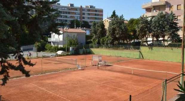 Ancona, accordo tra Comune e Regione Ai privati il circolo tennis di Pietralacroce