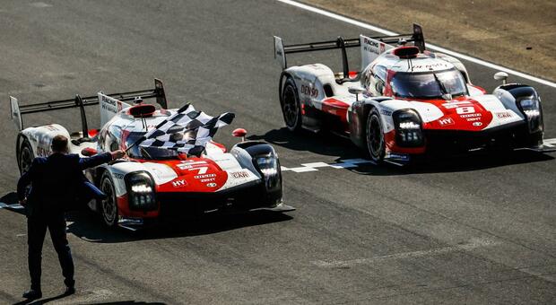 L'arrivo trionfale delle due Toyota a Le Mans
