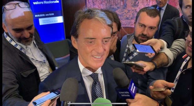 Nazionale, Mancini: «Una bella idea convocare De Rossi e Buffon. Europeo? Vediamo»