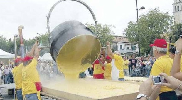 La festa della polenta a Villa d'Adige