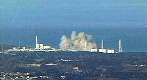 L'esplosione della centrale (foto Ap-NTV Japan via APTN)