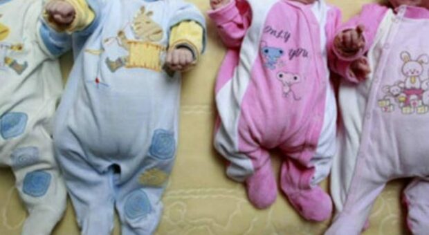 Partorisce 4 gemelli ma le medicine costano troppo: mamma lascia due figli in ospedale