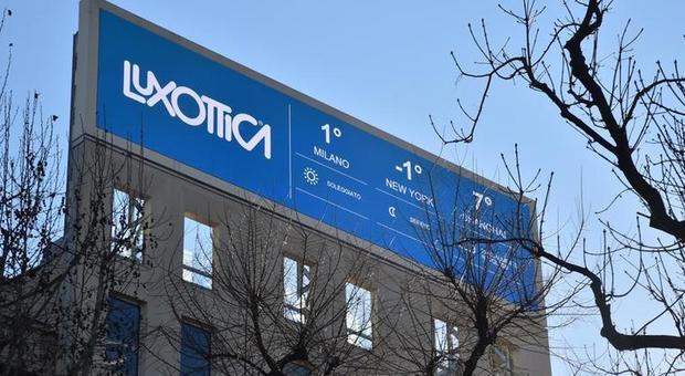 Luxottica assume 1150 lavoratori a tempo indeterminato: firmato il nuovo contratto integrativo