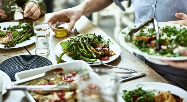 Dieta: con i gruppi social o in coppia, dimagrire insieme è più facile