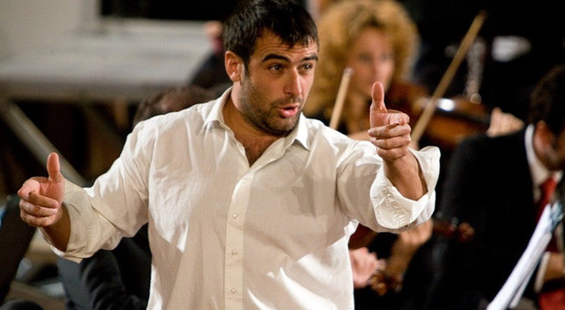 Juan Possidente in scena nei panni di Rigoletto