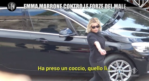 Emma Marrone in versione «sceriffo» a Le Iene vittima di uno scherzo a sfondo razziale Video