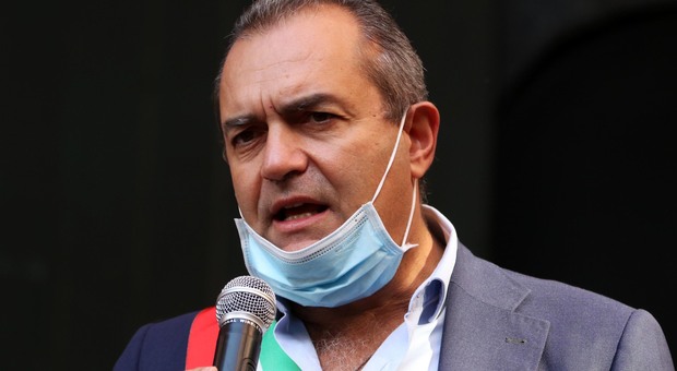 Il sindaco di Napoli De Magistris: «Non ho scaricato Immuni», ma i download continuano a salire