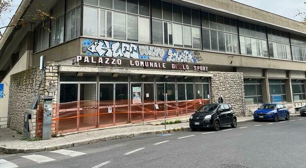 Ancora blitz al Palaveneto di Ancona: entrano dal secondo piano. Inquilini fantasma nell'edificio