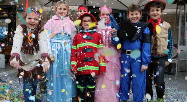 Bambini alla festa di Carnevale (Pressphoto)